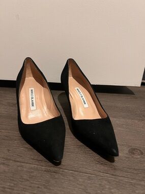 Manolo Blahnik Black Suede Pointed Toe Pumps
